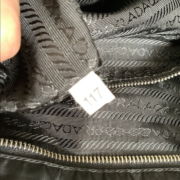 Modern comfy to wear nylon PRADA bag 🌺 GREAT COND. - Picture 12 of 16